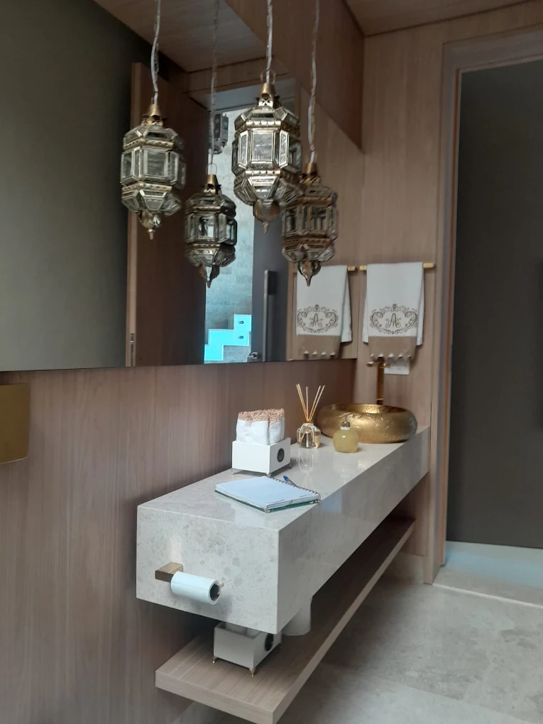 Lavabo sofisticado com bancada sob medida da GE Móveis